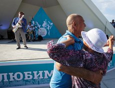 Открытие джазового сезона состоялось 4 июня на отремонтированной сцене острова Юность. Для иркутян бесплатный концерт под открытым небом дал саксофонист, народный артист России Игорь Бутман.