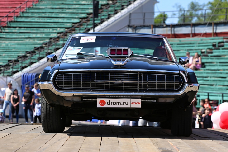 Лимузин-кабриолет иркутянина Стаса Никончука. При переделке закрытого лимузина в открытую версию не потребовалось даже усиливать раму — настолько крепкой оказалась изначально созданная конструкция.