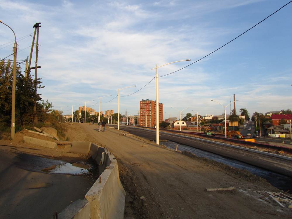 Эта развязка делит пополам улицу Коммунистическую