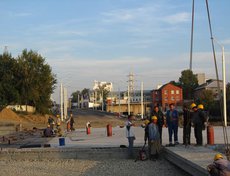 Рабочие на путепроводе по улице Седова