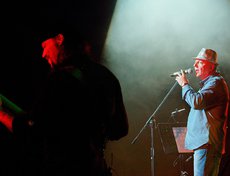 Музыкант группы Extrovert Макс Попов и исполнитель Владислав Лебедь. Владислав Лебедь — победитель и лауреат всероссийского конкурса «Голоса России», региональных конкурсов «Байкальские струны», «Сибирь»