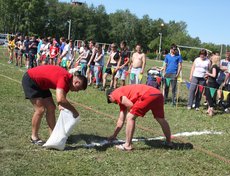 А теперь готовим разметку для перетягивания каната