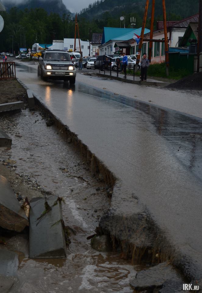 Аршан. Улица Трактовая, размыло новую дорогу.