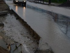 Аршан. Улица Трактовая, размыло новую дорогу.