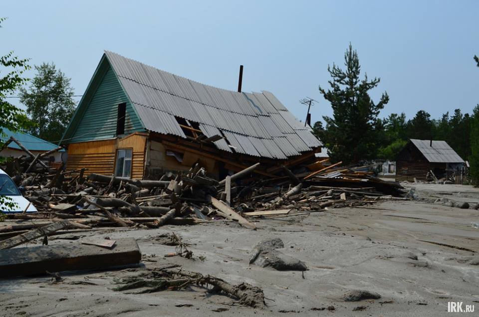 Больше всего пострадали жители микрорайона - много домов унесло, разрушило.