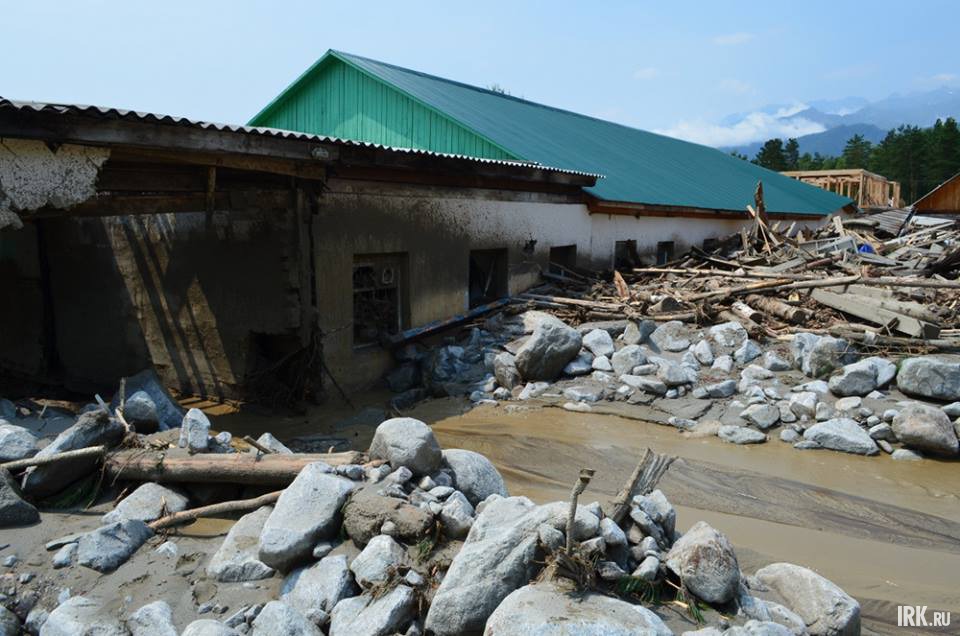 Столовая Аршанского лицея-интерната со стороны движения селевого потока