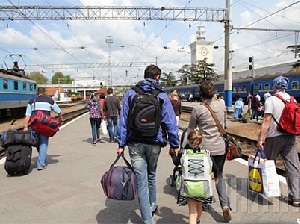Люди на вокзале. Фото с сайта admcher.ru