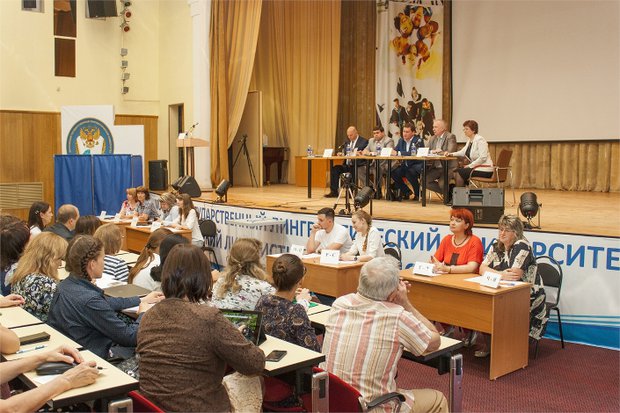 На встрече представителей Минобра и ректоров с сотрудниками иняза