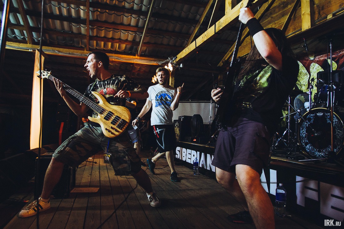 Музыканты иркутской группы The Maniacs