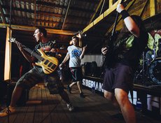 Музыканты иркутской группы The Maniacs