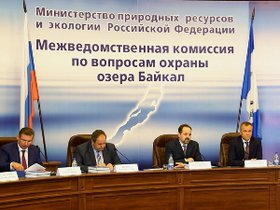 На заседании комиссии. Фото пресс-службы правительства Иркутской области