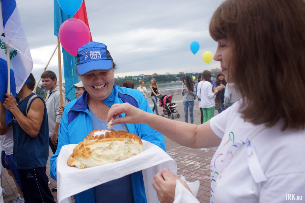 Гостей встречали хлебом-солью