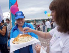 Гостей встречали хлебом-солью