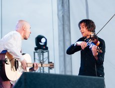 Вторым на сцену вышел инструментальный дуэт Two Siberians. Долгое время музыканты выступали под названием «Белый острог». Коллектив родом из Иркутска, сейчас известен во всем мире.