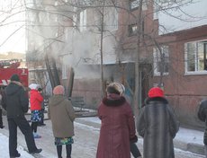 Во время рейда поступает сообщение о пожаре на улице Черского. В жилом панельном доме горит подвал