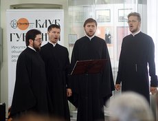Мужской квартет Иркутской епархии «Знамение» исполнил марш сибирских стрелков и воинские песни. Завершили свое выступление священнослужители пением молитвы «Вечная память», посвященной погибшим в Первой мировой войне