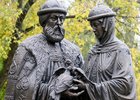 Скульптура Петра и Февронии. Фото с сайта www.angarsk-goradm.ru