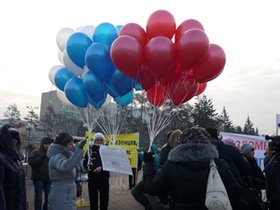 Письмо на воздушных шарах. Фото IRK.ru