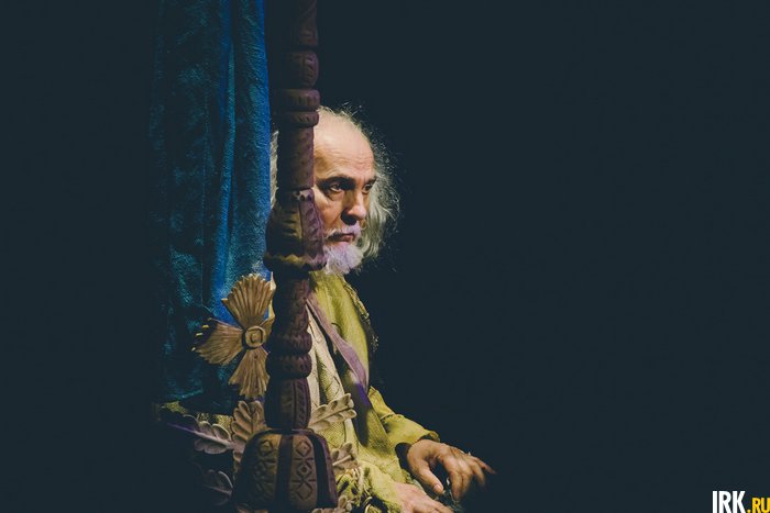 Сцена из спектакля «Сказка о царе Ироде, или Вертепщик» (Омск). Фото Кирилла Фалеева