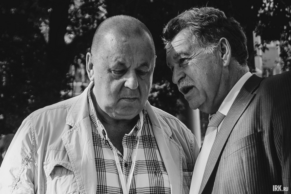 Председатель театрального конкурса фестиваля «В кругу семьи» Борис Морозов и директор Иркутского академического театра имени Н. П. Охлопкова Анатолий Стрельцов