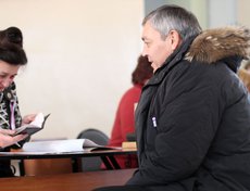 Экс-мэр Иркутска Владимир Якубовский голосовал на том же участке, что и Виктор Кондрашов. Наверное, совпадение