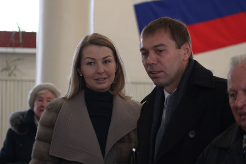 Виктор Кондрашов и Марина Левада на избрательном участке № 1