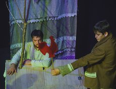 В основу спектакля «Волшебное кольцо» положена сказка, хорошо известная по талантливому мультфильму. Спектакль — лауреат многочисленных премий театральных фестивалей