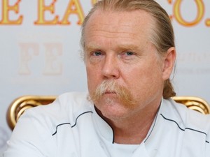 6 декабря в отеле «Маяк» известный шеф-повар с мировым именем Мартин Блунос рассказал о своем кулинарном телепроекте, о семье, любимых и нелюбимых блюдах. А также почему разработанное им меню понравилось королеве Великобритании.