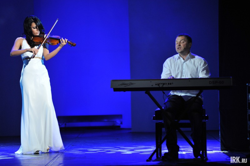 Борис Рожанский, генеральный директор компании Asia Music, презентовал на конкурсе свою новую песню.