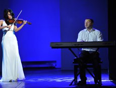 Борис Рожанский, генеральный директор компании Asia Music, презентовал на конкурсе свою новую песню.