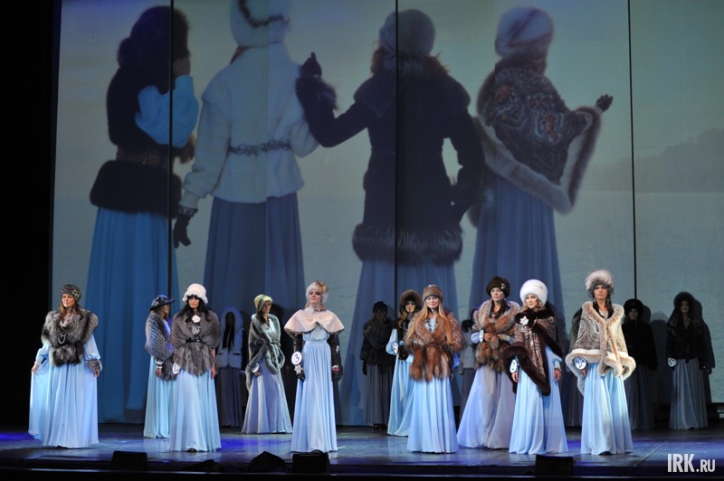 Коллекция зимних нарядов, в которых девушки предстали перед зрителями, была создана специально для конкурса «Мисс Иркутск - 2011».