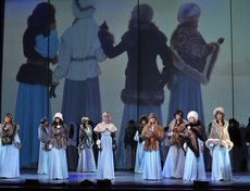 Коллекция зимних нарядов, в которых девушки предстали перед зрителями, была создана специально для конкурса «Мисс Иркутск - 2011».