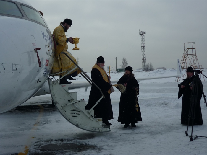 Церемония освящения самолета