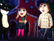 Бабрик и семья иркутян. Фото Никиты Добрынина.