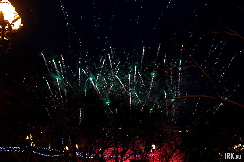 Праздничный салют. Фото Никиты Добрынина.