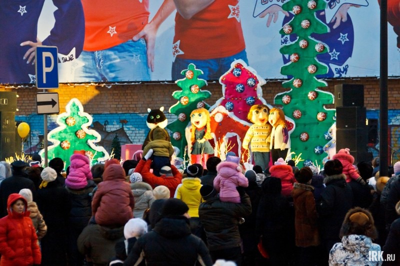 Организаторы праздника подготовили новогодний спектакль. Фото Владимира Смирнова.