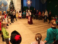 Завершилось празднование обрядовым хороводом.