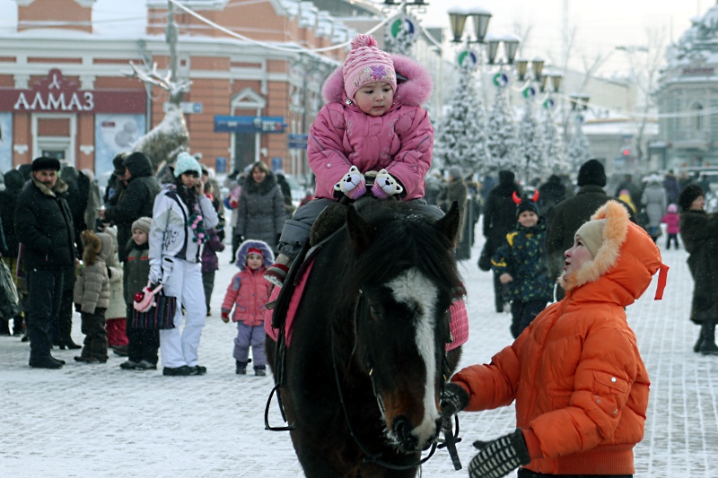 Иркутск. На площади возле Цирка