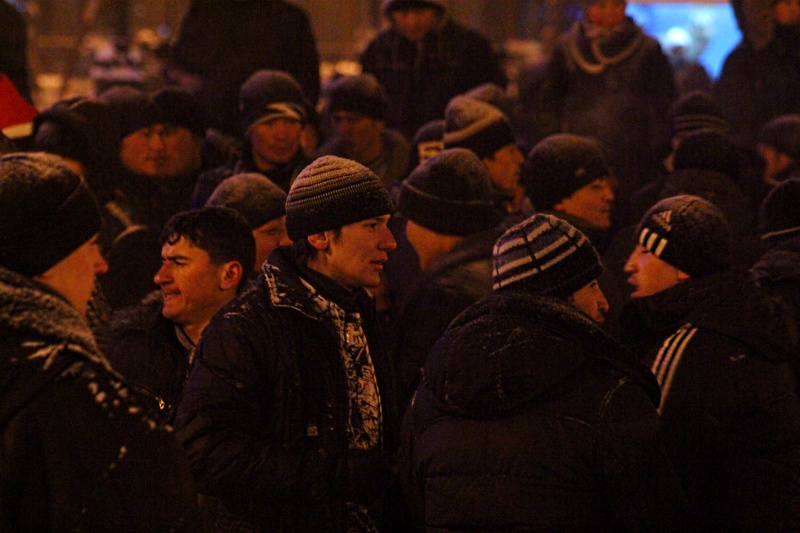 Гости из солнечного Таджикистана отмечают Новый год на сквере Кирова