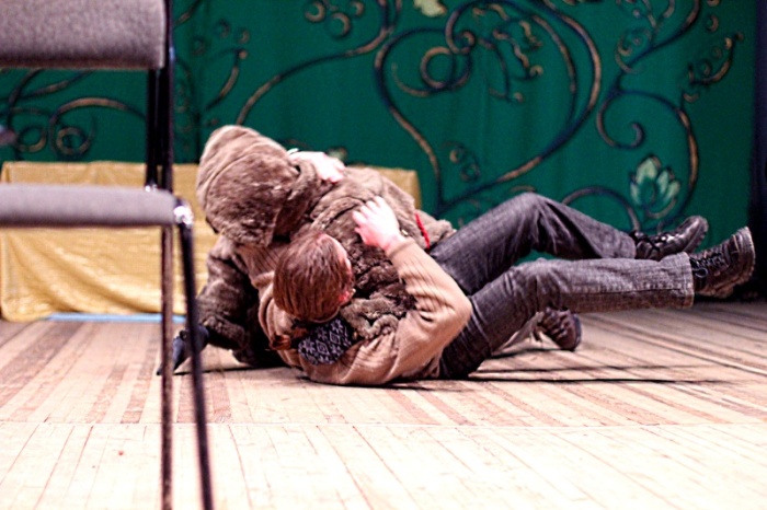 Желающим предлагали побороться с медведем. По приметам, кто победит зверя — тот будет здоров целый год.