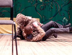 Желающим предлагали побороться с медведем. По приметам, кто победит зверя — тот будет здоров целый год.