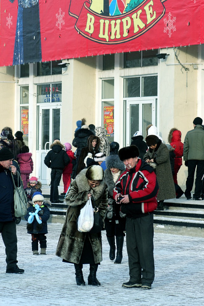 Иркутск. На площади возле Цирка