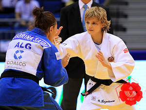 Поединок Алеси Кузнецовой и Сабрины Саиди. Фото с сайта judo.ru