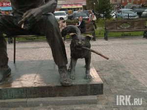 Пострадавший фрагмент скульптуры. Фото IRK.ru