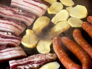 Американские исследователи доказали, что вкус еды можно ощутить не только как сладкий, соленый, кислый, горький и острый. Степень жирности пищи мы определяем с помощью вкусового рецептора на языке.