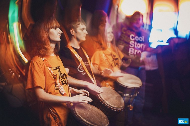 В концерте также приняли участие музыканты школы этнических барабанов «Jam-бей».