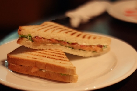 Те самые сэндвичи с семгой. Фото из группы ВКонтакте