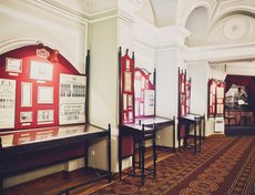 В музее театра можно проследить его историю, начиная с дореволюционных времен.