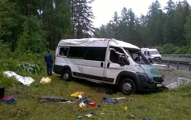 На месте ДТП с маршруткой. Фото ГУ МЧС России по Иркутской области