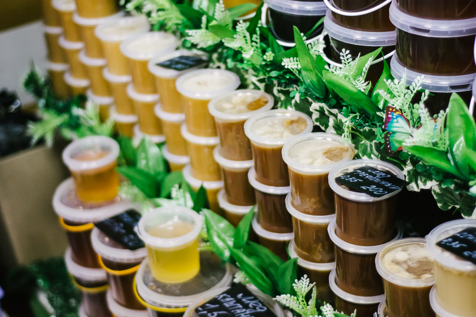 Широкий ассортимент меда и медовой продукции.